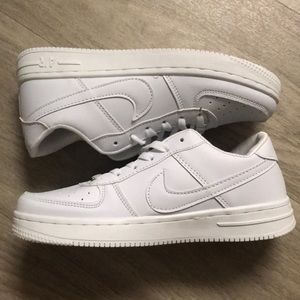 Air Force One’s Size 6.5 (w)